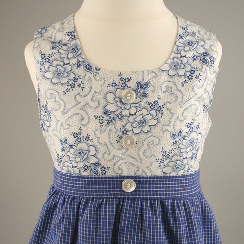 Baby-Dirndl aus blauen Vintagestoffen