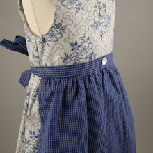 Baby-Dirndl aus blauen Vintagestoffen