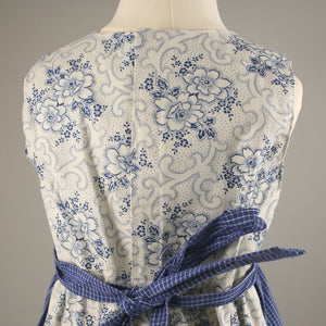 Baby-Dirndl aus blauen Vintagestoffen
