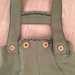 Vegane Lederhose mit Trägern