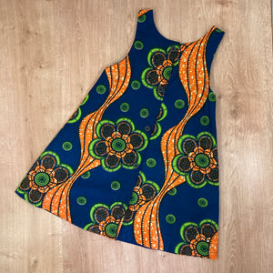 Schürzen-Kleid aus afrikanischem Vintagestoff