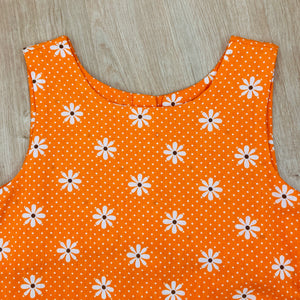 Schürzen-Kleid in Orange mit weißen Blüten