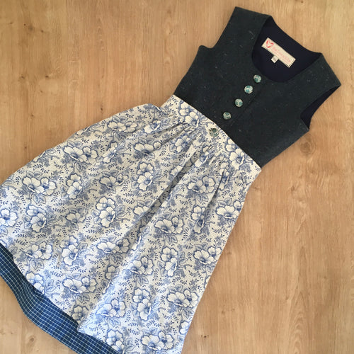 Winter-Dirndl FRANZISKA aus Vintagestoffen