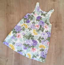 Kleid aus Vintagestoff mit großen Blumen
