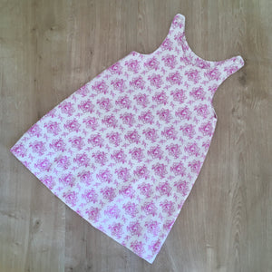 Kleid aus Vintagestoff mit pinken Rosen