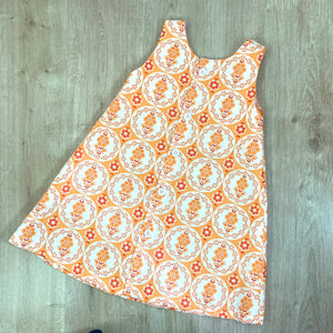 Schürzen-Kleid aus 70-Jahre-Stoff in Orange