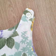 Kleid aus Vintagestoff mit großen Blumen