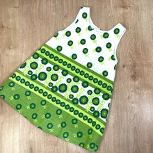 Schürzen-Kleid aus 70er-Jahre-Stoff in Grün