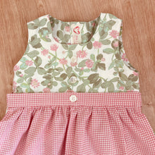Kinder- und Baby-Dirndl mit Erdbeermuster
